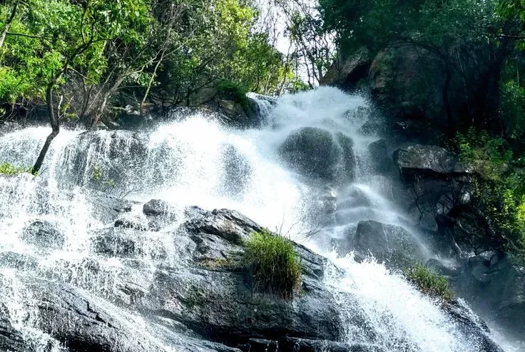 kiliyur falls travellifestyle bikeride yarcuad roadtrip hillstation nature greenery clouds besttrip instatravel naturephotography mobileclick